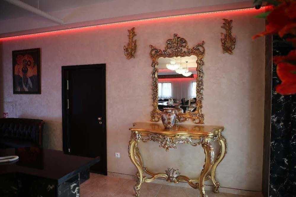 Hotel Kotva Братислава Экстерьер фото
