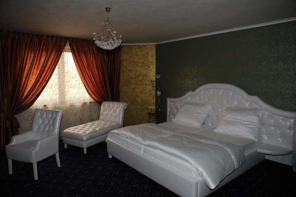 Hotel Kotva Братислава Экстерьер фото